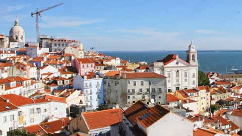 7月份黄金签证的获批客户达108位，九成通过购房来移民