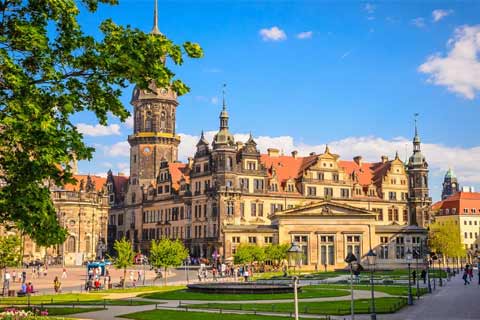 2020海外留学趋势报告:英美仍是留学首选